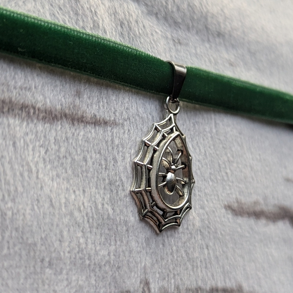 🩷 Spider Web Choker